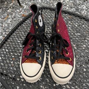 Women’s Chuck Taylor’s Converse Hightop platform Glitter sneaker, size 8